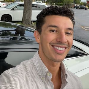 Meet your Posher, Demetrios